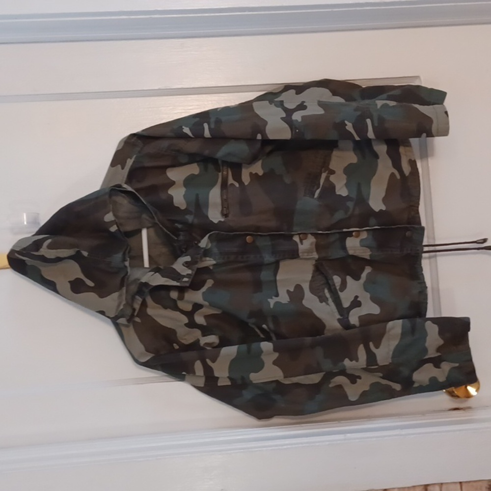 Camo jacket women's size medium rue 21